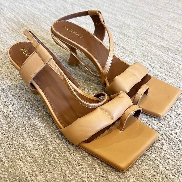 ALOHAS Leather Asymmetric Strappy Mid-Heel Sandal - Picture 5 of 11